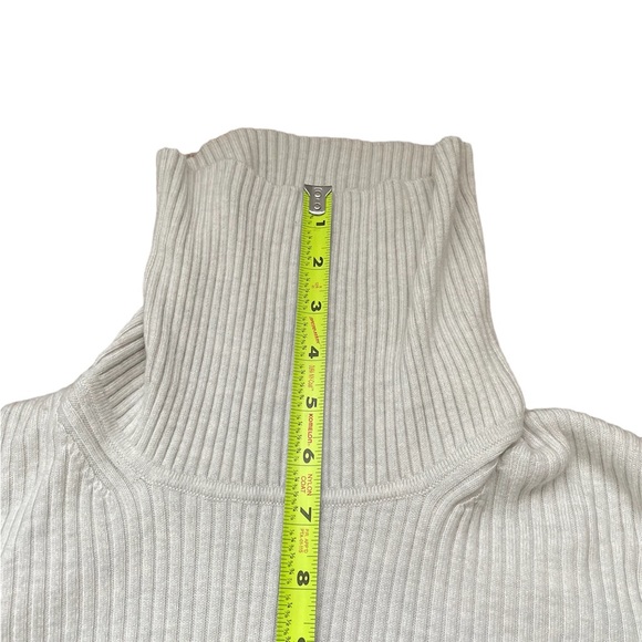 Banana Republic Cozy Ribbed Winter Snow Turtleneck Sweater Gray Heather (size L) - Picture 8 of 9